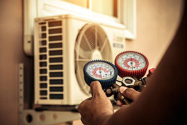 Professional Hvac technician working in Ithaca, MI